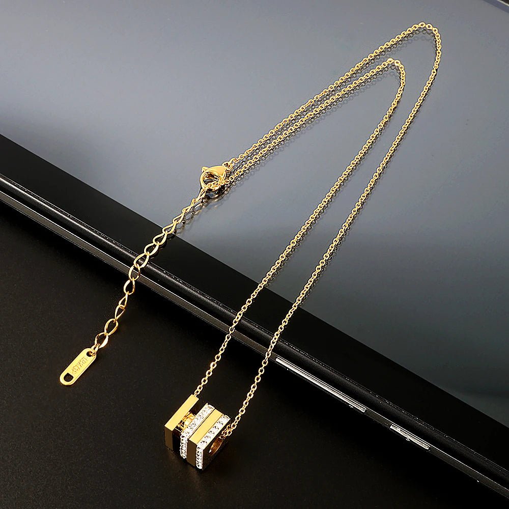 Rotating Compression Resistant Charm Necklace Square Crystal Pendant Necklace Jewelry - Melcharm